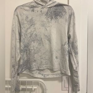 Lululemon longsleeve swiftly with hood. Light cream/grey marble colour.